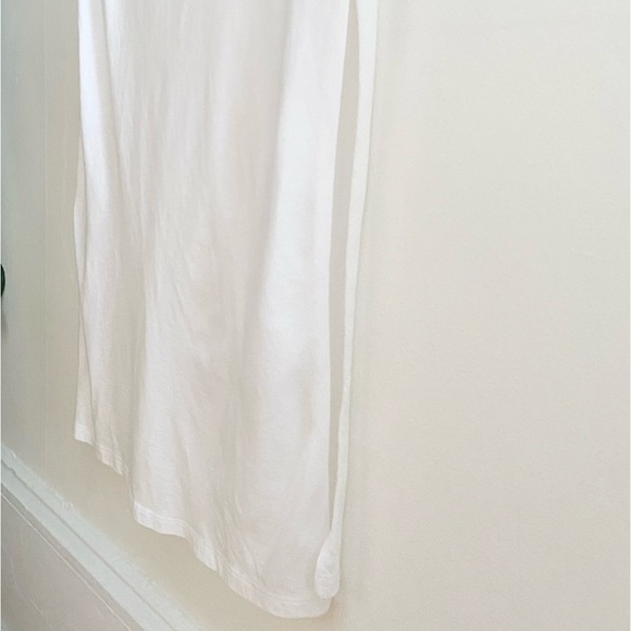 Long White Basic T-Shirt - FREE WITH BUNDLE - Picture 6 of 6